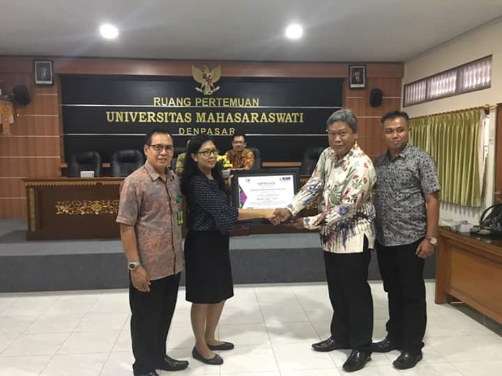 Penyerahan Sertifikat SNI ISO 9001:2015 kepada Universitas Mahasaraswati Denpasar