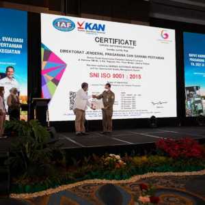 Penyerahan Sertifikat SNI ISO 9001:2015 Sistem Manajemen Mutu pada Direktorat Jenderal Prasarana dan Sarana Pertanian